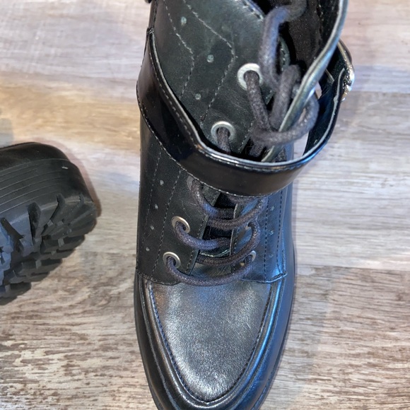 Circus By Sam Edelman Women's Faux Leather Booties Size 6.5 Lace Up Side Zip (L) - Picture 4 of 9